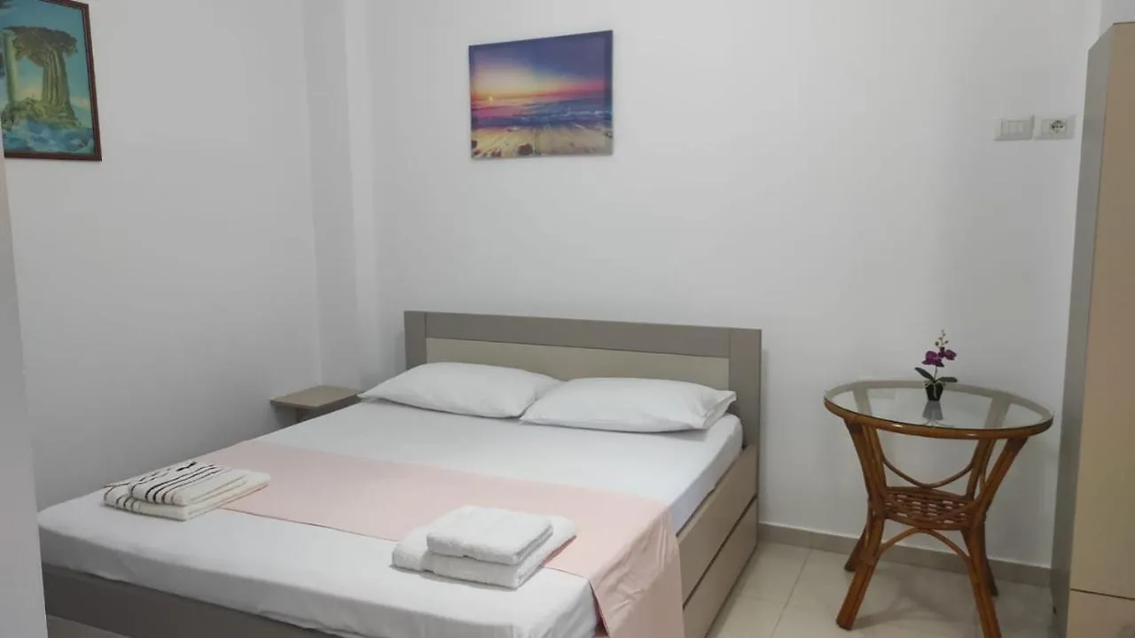 Vila Juna Ksamil 0*,  Albania