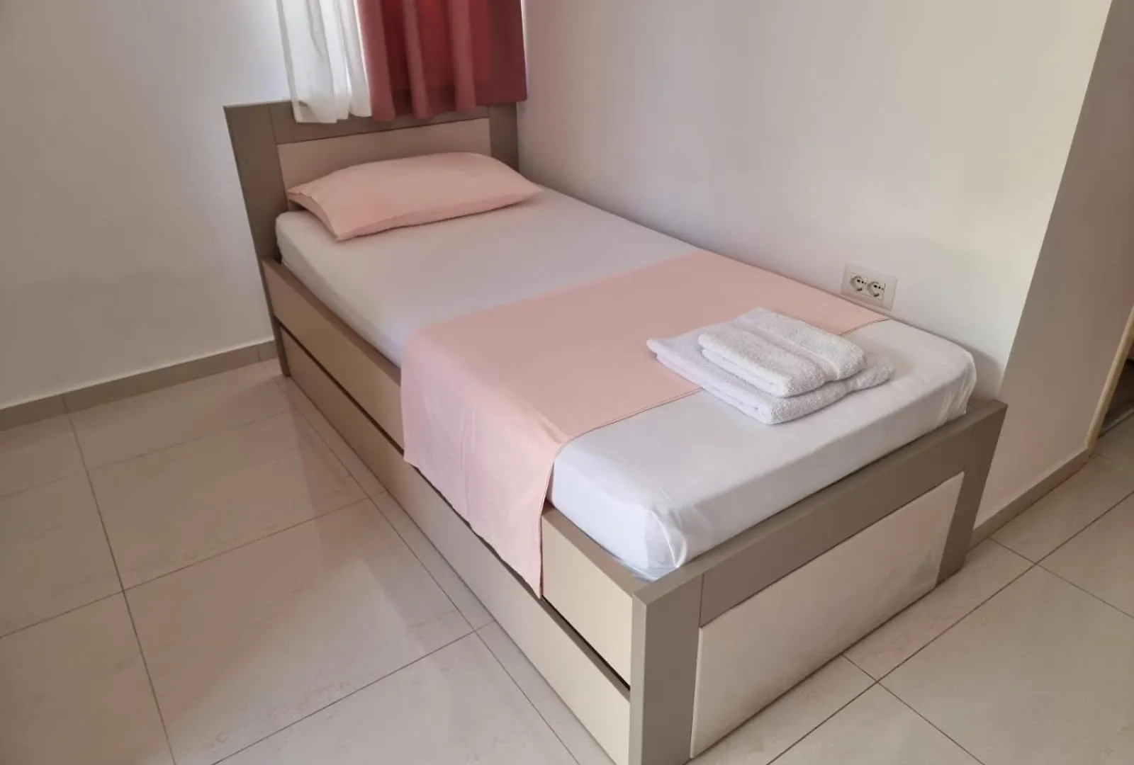 Vila Juna Ksamil Guest house