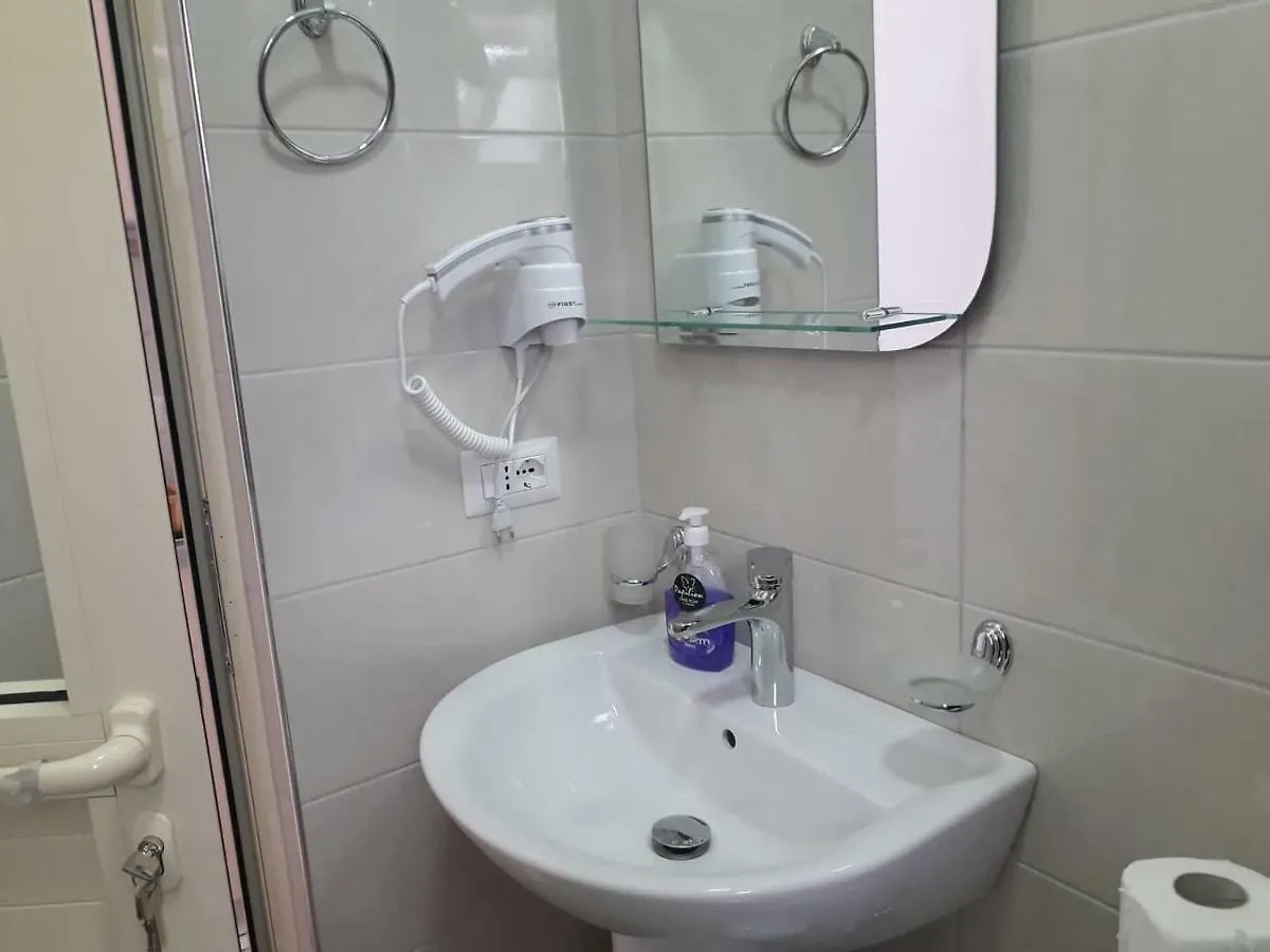 Vila Juna Ksamil 0*,  Albania